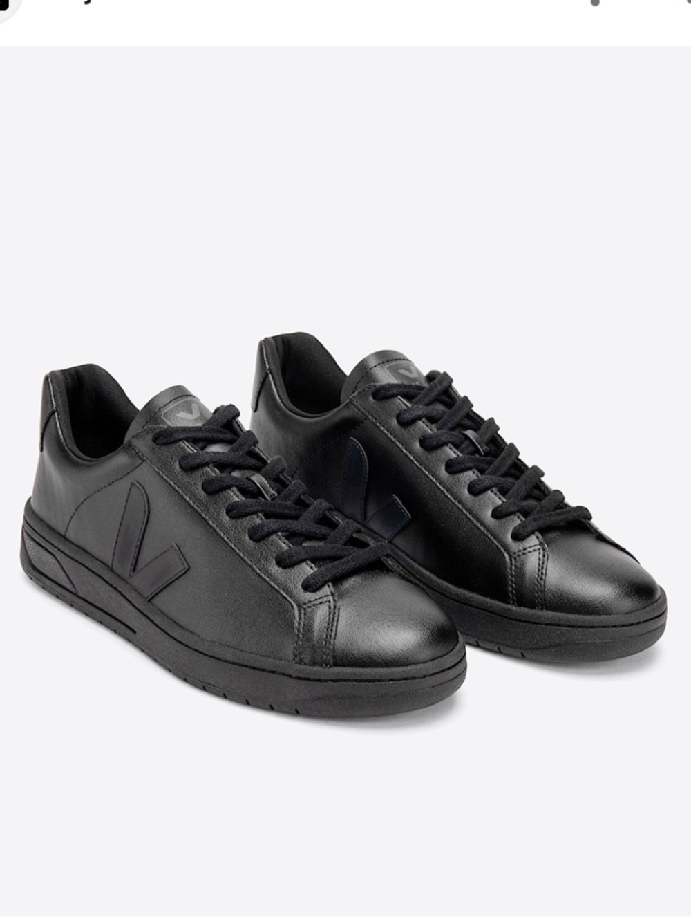 Veja Men's Black Leather Low-Top Sneakers